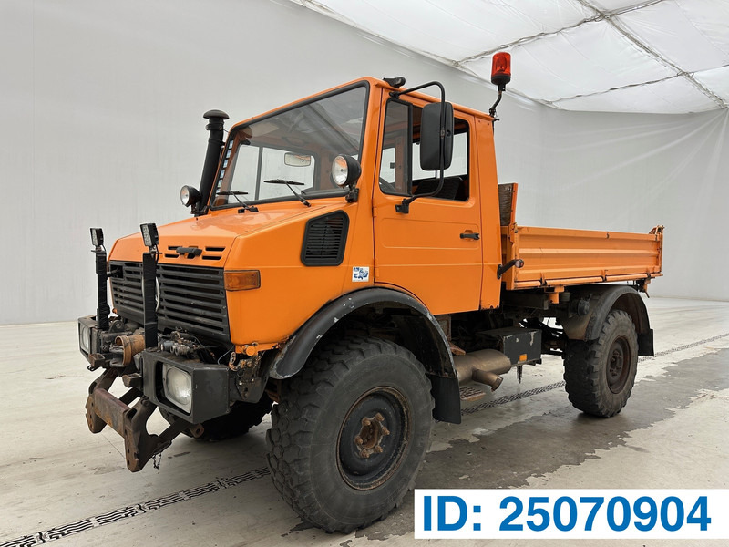 Mercedes-Benz Unimog U427 - 4x4 - Tipper: picture 1 Mercedes-Benz Unimog U427 - 4x4 - Tipper: picture 1