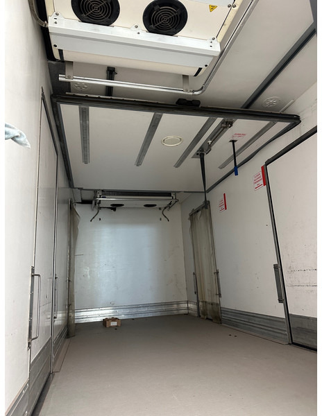 Refrigerator truck Renault Midlum D12: picture 11