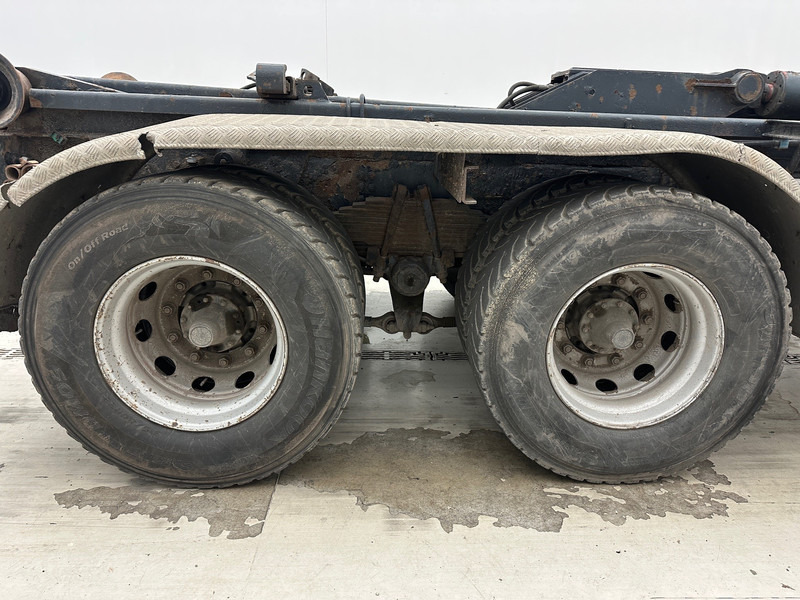 Scania R124.420 - 6x4 - Hook lift truck: picture 4 Scania R124.420 - 6x4 - Hook lift truck: picture 4