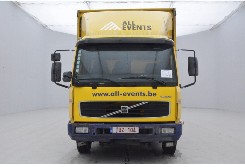 Volvo FL 220* - Curtain side truck: picture 2 Volvo FL 220* - Curtain side truck: picture 2