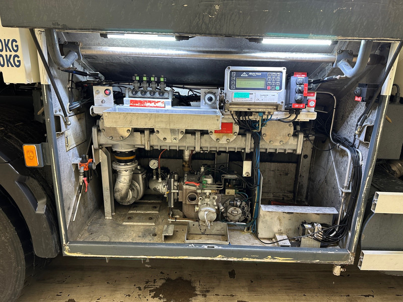 Volvo FM360 - 6x2 - Tanker truck: picture 5 Volvo FM360 - 6x2 - Tanker truck: picture 5