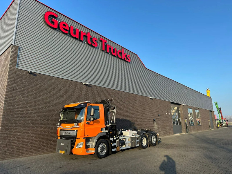 DAF CF 450 6X4H-4 BL + HYVA HAAKARMSYSTEEM + HMF 1320 K2-RCS KRAAN/KRAN/CRANE/GRUA - Hook lift truck, Crane truck: picture 5 DAF CF 450 6X4H-4 BL + HYVA HAAKARMSYSTEEM + HMF 1320 K2-RCS KRAAN/KRAN/CRANE/GRUA - Hook lift truck, Crane truck: picture 5