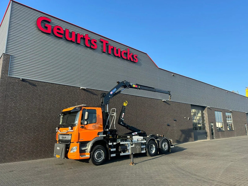 DAF CF 450 6X4H-4 BL + HYVA HAAKARMSYSTEEM + HMF 1320 K2-RCS KRAAN/KRAN/CRANE/GRUA - Hook lift truck, Crane truck: picture 2 DAF CF 450 6X4H-4 BL + HYVA HAAKARMSYSTEEM + HMF 1320 K2-RCS KRAAN/KRAN/CRANE/GRUA - Hook lift truck, Crane truck: picture 2