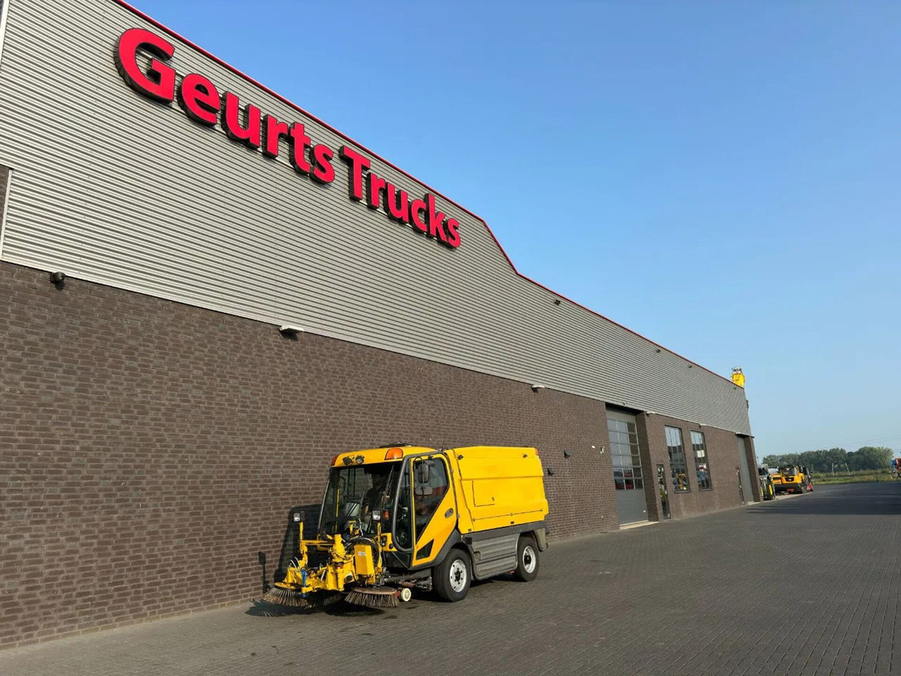 Johnston CX400 SWEEPING TRUCK/ KEHRMASCHINE/VEEG - Road sweeper: picture 2 Johnston CX400 SWEEPING TRUCK/ KEHRMASCHINE/VEEG - Road sweeper: picture 2