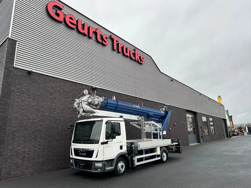 MAN TGL 7.190 4X2 BB BOCKER AK37/4000 + JIB MONTAGEKRAN/DACHDECKERKRAN/ROOFCRANE/KRAAN/KRAN/GRUA - Crane truck: picture 2 MAN TGL 7.190 4X2 BB BOCKER AK37/4000 + JIB MONTAGEKRAN/DACHDECKERKRAN/ROOFCRANE/KRAAN/KRAN/GRUA - Crane truck: picture 2