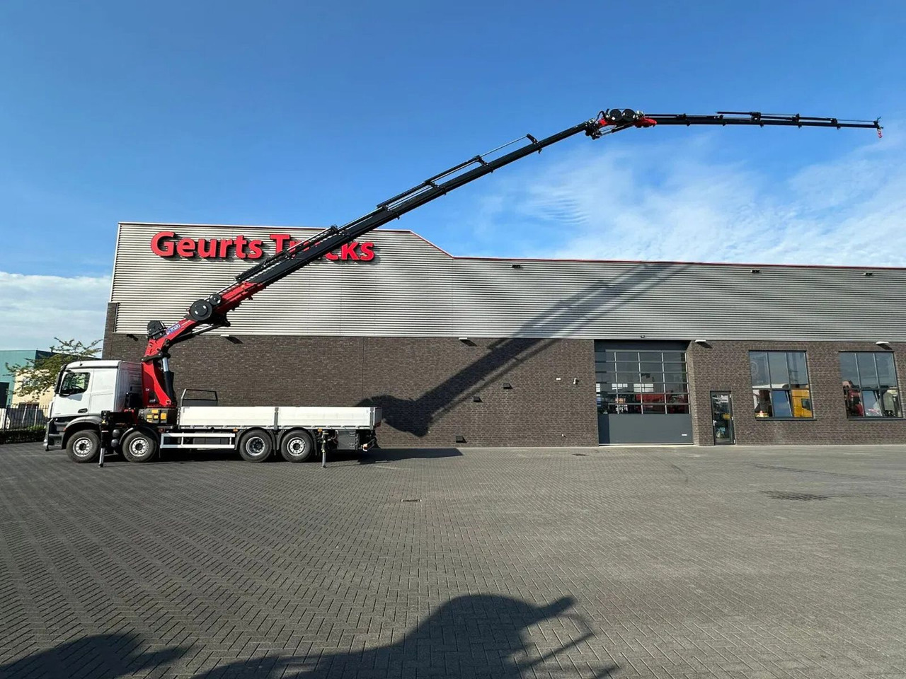 Mercedes-Benz Arocs 3251 8X2 + HMF 7020-K7 FJ 1400-K6 KRAAN/KR - Crane truck: picture 1 Mercedes-Benz Arocs 3251 8X2 + HMF 7020-K7 FJ 1400-K6 KRAAN/KR - Crane truck: picture 1