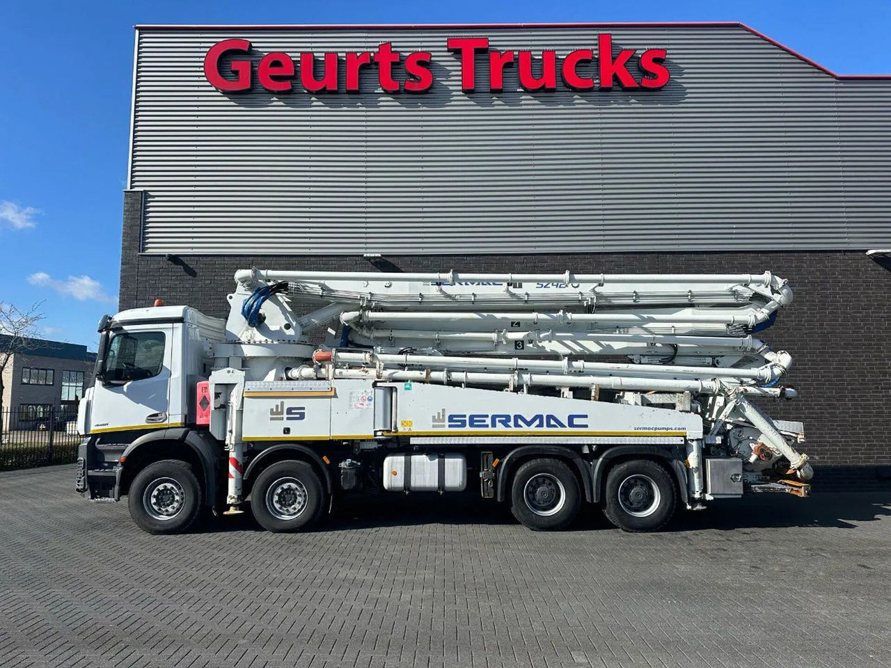 Mercedes-Benz Arocs 4451 8X4 + SERMAC 5Z42 BETONPOMP/BETONPUMP - Concrete pump truck: picture 1 Mercedes-Benz Arocs 4451 8X4 + SERMAC 5Z42 BETONPOMP/BETONPUMP - Concrete pump truck: picture 1