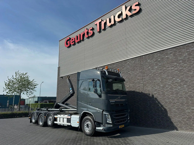 Volvo FH 540 8X2 TRIPLE VDL S30-6700 HAAKARMSYSTEEM / ABROLLKIPPER / HOOKLIFT - Hook lift truck: picture 5 Volvo FH 540 8X2 TRIPLE VDL S30-6700 HAAKARMSYSTEEM / ABROLLKIPPER / HOOKLIFT - Hook lift truck: picture 5