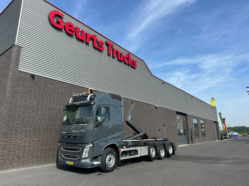 Volvo FH 540 8X2 TRIPLE VDL S30-6700 HAAKARMSYSTEEM / ABROLLKIPPER / HOOKLIFT - Hook lift truck: picture 2 Volvo FH 540 8X2 TRIPLE VDL S30-6700 HAAKARMSYSTEEM / ABROLLKIPPER / HOOKLIFT - Hook lift truck: picture 2