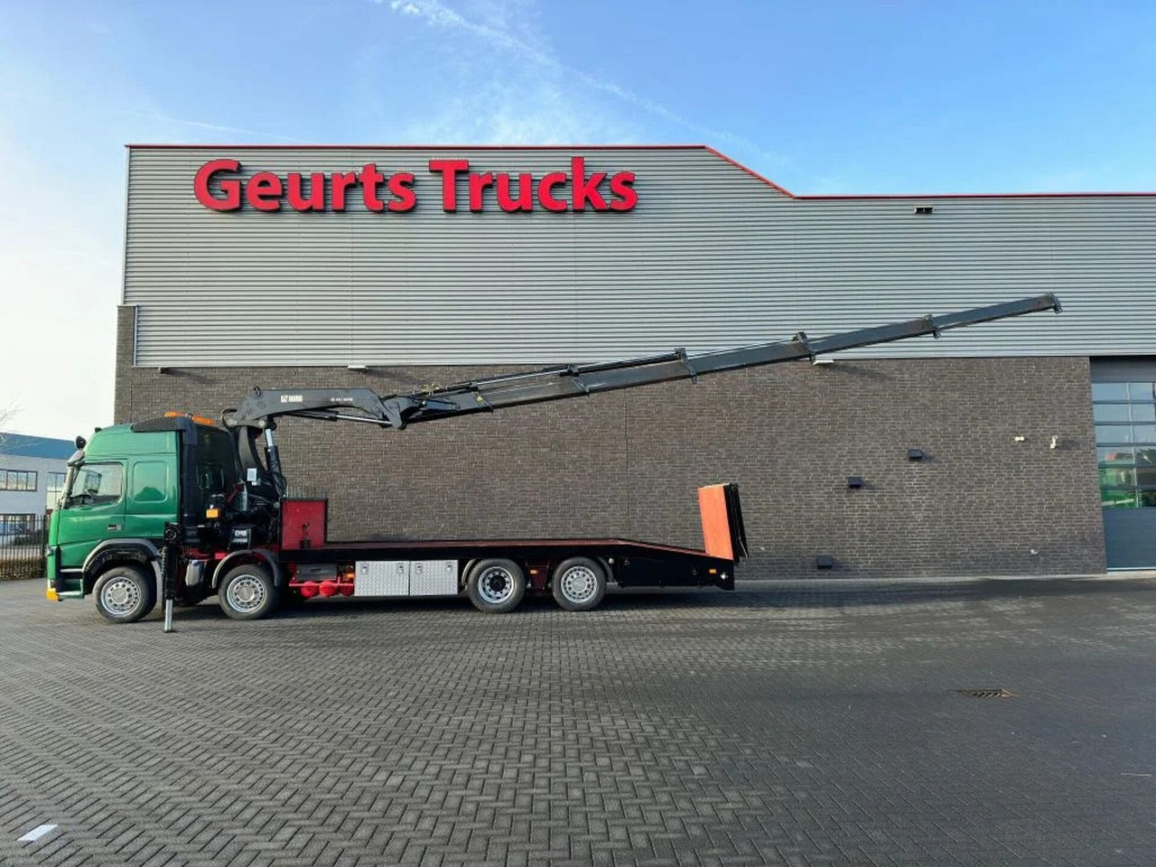 Volvo FM 500 8X2 OPRIJWAGEN/MACHINE TRANSPORTER + HIAB - Crane truck: picture 4 Volvo FM 500 8X2 OPRIJWAGEN/MACHINE TRANSPORTER + HIAB - Crane truck: picture 4