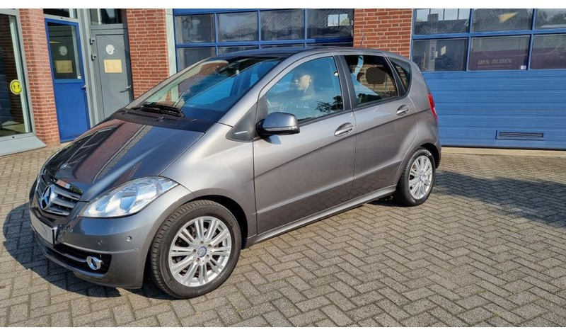 Mercedes-Benz A-Klasse A160 Automaat Elegance.airco.trekhaak. - Hatchback: picture 1 Mercedes-Benz A-Klasse A160 Automaat Elegance.airco.trekhaak. - Hatchback: picture 1