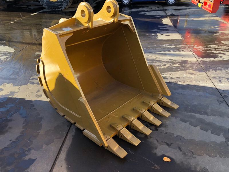 Caterpillar 325B 47 inch HDBucket - Bucket: picture 1 Caterpillar 325B 47 inch HDBucket - Bucket: picture 1