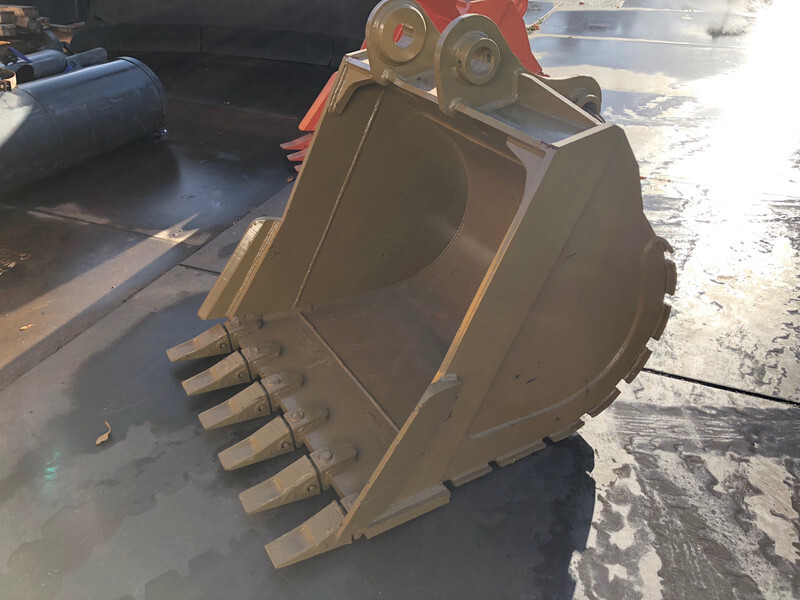 Caterpillar 325B 47 inch HDBucket - Bucket: picture 4 Caterpillar 325B 47 inch HDBucket - Bucket: picture 4