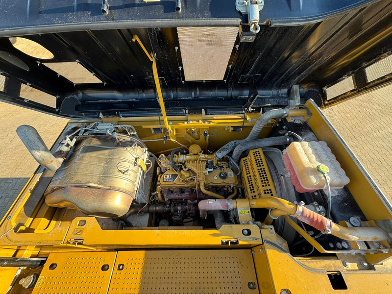 Crawler excavator Caterpillar 326FL: picture 17