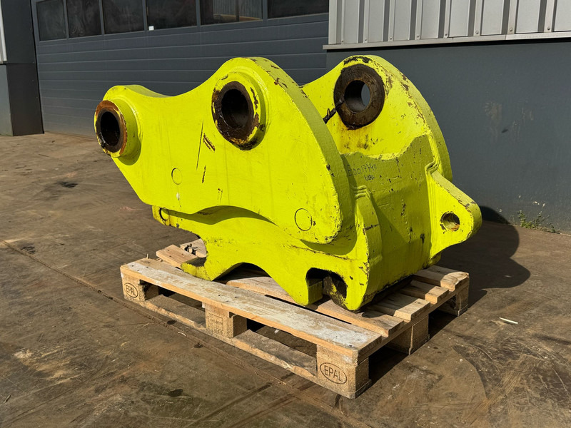 Caterpillar 352F Miller Pin-On Quick Coupler - Quick coupler: picture 3 Caterpillar 352F Miller Pin-On Quick Coupler - Quick coupler: picture 3
