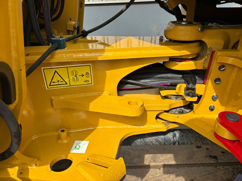 Wheel loader Caterpillar 908M: picture 10 Wheel loader Caterpillar 908M: picture 10