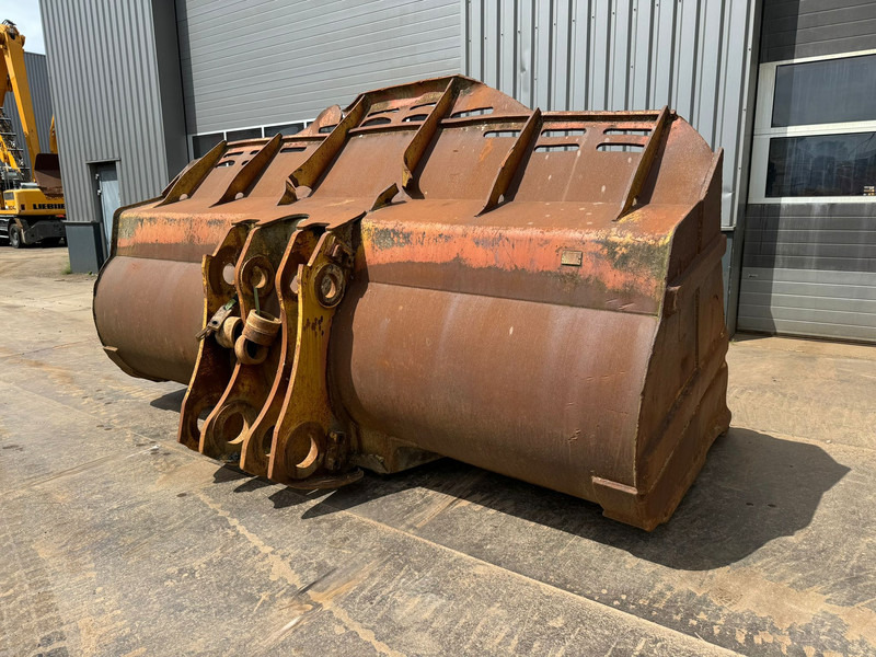 Caterpillar Bucket 988H - Bucket: picture 3 Caterpillar Bucket 988H - Bucket: picture 3