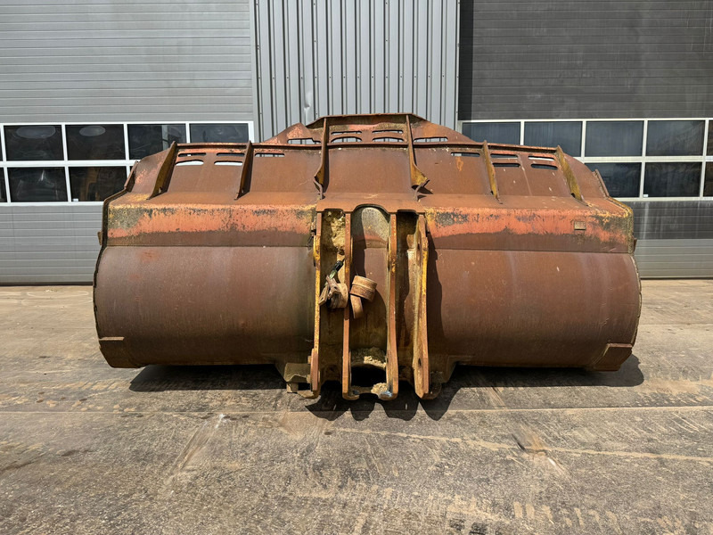 Caterpillar Bucket 988H - Bucket: picture 2 Caterpillar Bucket 988H - Bucket: picture 2