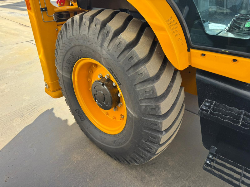 New Backhoe loader JCB 3DX 4x4 Super with extendable boom: picture 16