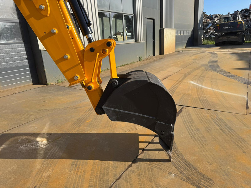 New Backhoe loader JCB 3DX 4x4 Super with extendable boom: picture 12