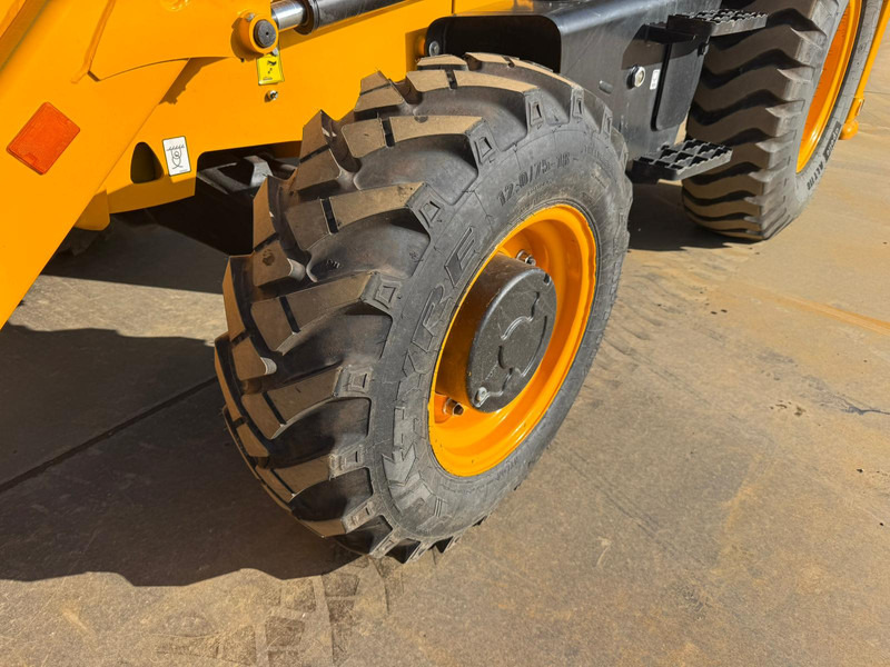 New Backhoe loader JCB 3DX 4x4 Super with extendable boom: picture 14