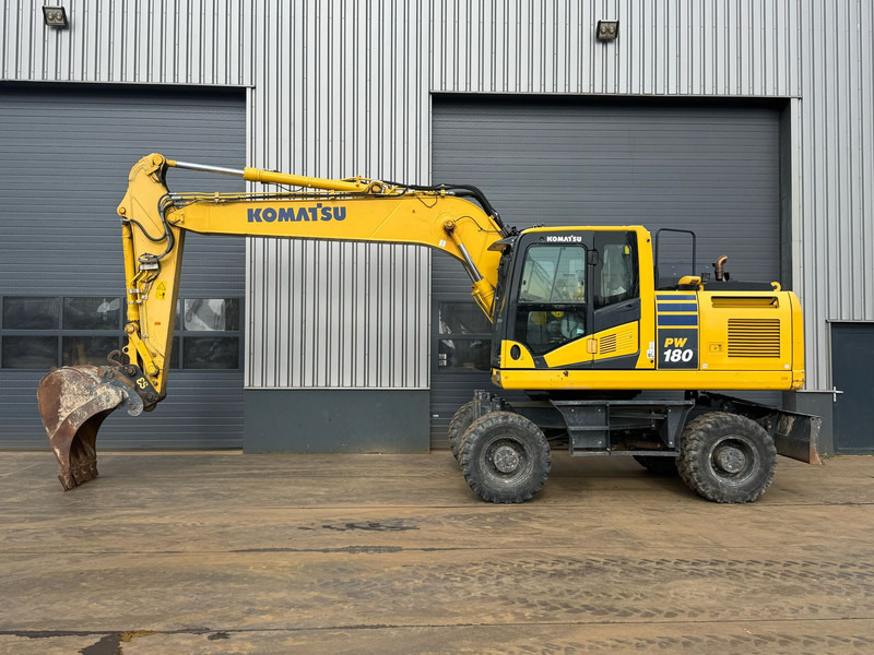 Komatsu PW180-11 - Wheel excavator: picture 1 Komatsu PW180-11 - Wheel excavator: picture 1