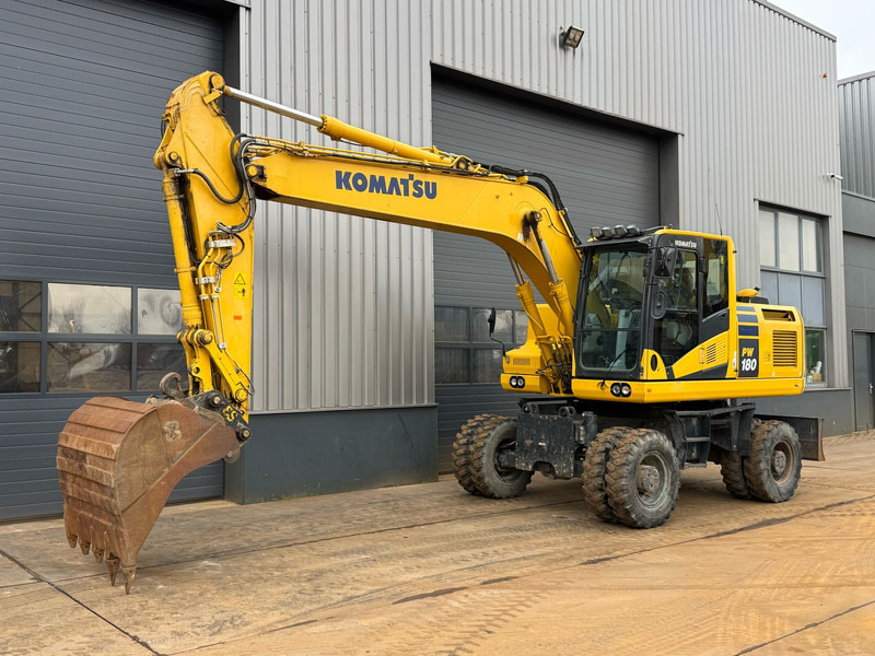 Komatsu PW180-11 - Wheel excavator: picture 2 Komatsu PW180-11 - Wheel excavator: picture 2