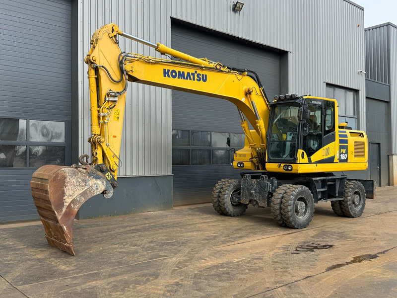 Komatsu PW180-11 - Wheel excavator: picture 3 Komatsu PW180-11 - Wheel excavator: picture 3