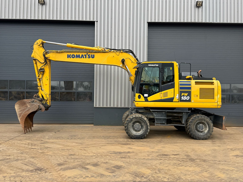 Komatsu PW180-11 - Wheel excavator: picture 1 Komatsu PW180-11 - Wheel excavator: picture 1