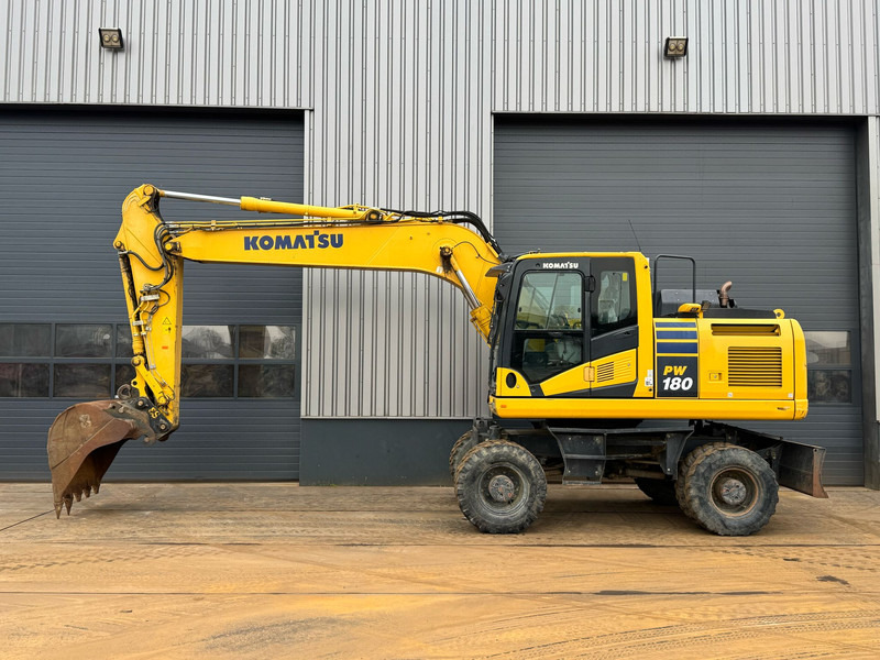 Komatsu PW180-11 - Wheel excavator: picture 1 Komatsu PW180-11 - Wheel excavator: picture 1