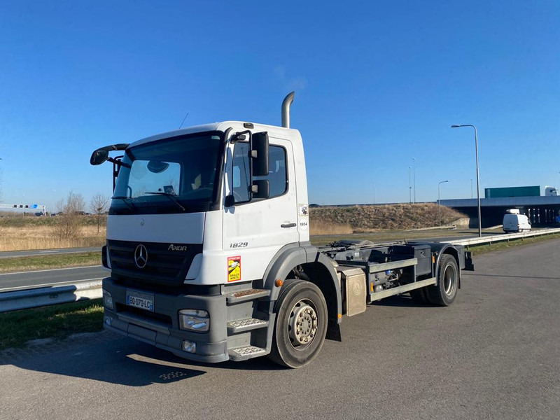 MERCEDESBENZ AXOR 1829 4x2 chassis cab - Cab chassis truck: picture 1 MERCEDESBENZ AXOR 1829 4x2 chassis cab - Cab chassis truck: picture 1
