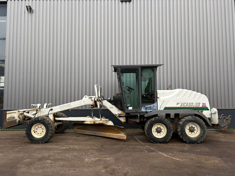 New Holland F106.6/A - Grader: picture 1 New Holland F106.6/A - Grader: picture 1