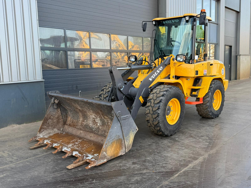 Volvo L30G - Wheel loader: picture 2 Volvo L30G - Wheel loader: picture 2
