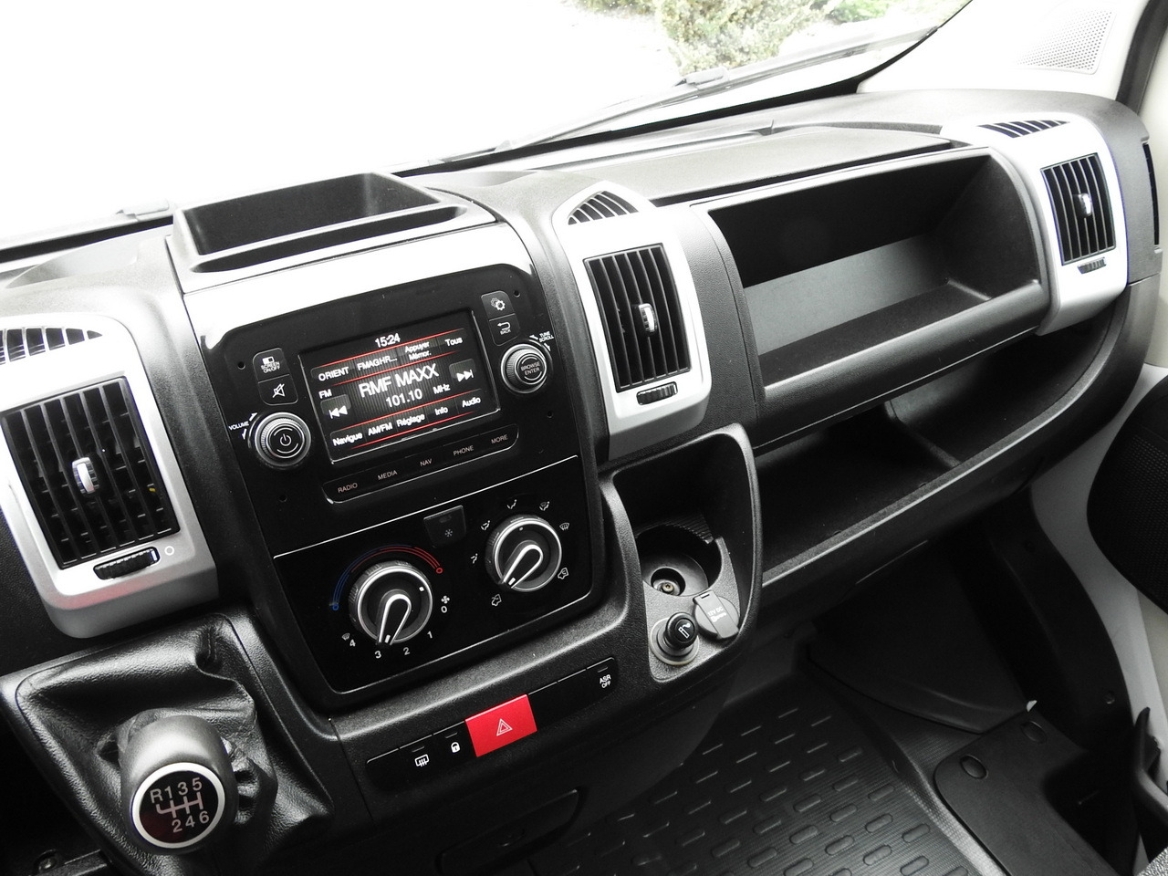 Closed box van FIAT DUCATO BOX LIFT 8 PALLETS CRUISE CONTROL NAVIGATION AIR CONDITIONING LED LIGHTS  130HP: picture 34