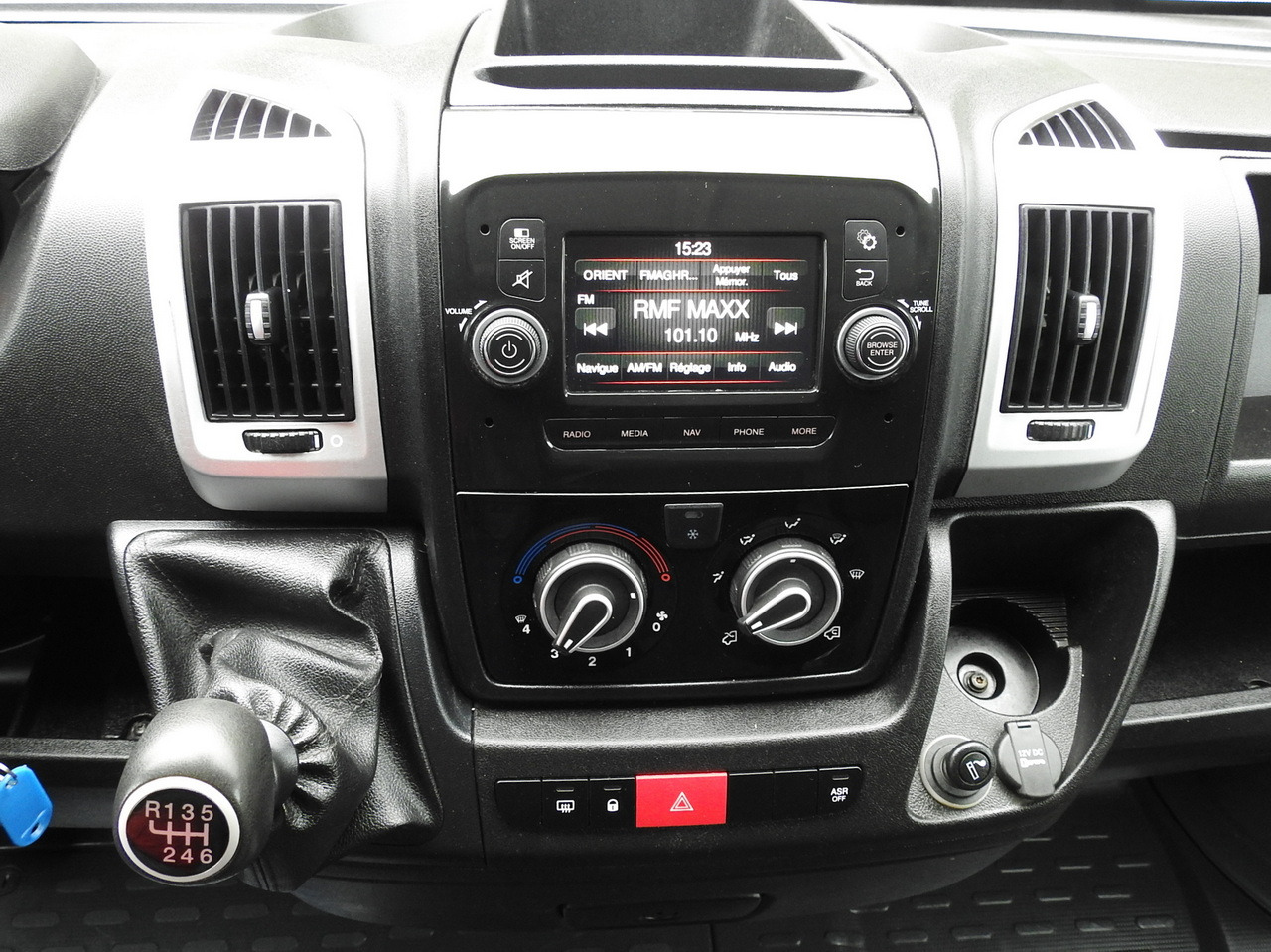 Closed box van FIAT DUCATO BOX LIFT 8 PALLETS CRUISE CONTROL NAVIGATION AIR CONDITIONING LED LIGHTS  130HP: picture 36