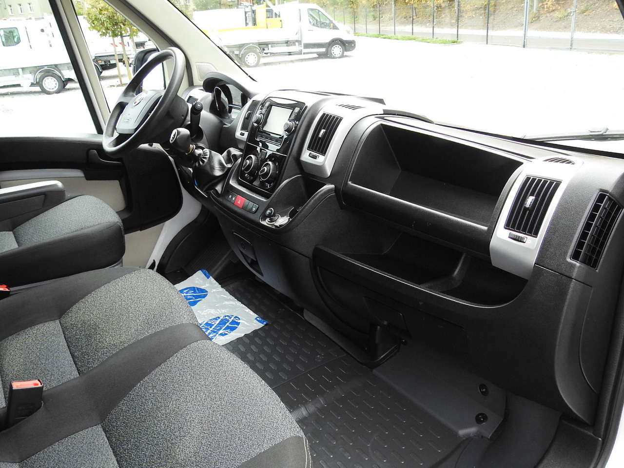 Closed box van FIAT DUCATO BOX LIFT 8 PALLETS CRUISE CONTROL NAVIGATION AIR CONDITIONING LED LIGHTS  130HP: picture 45