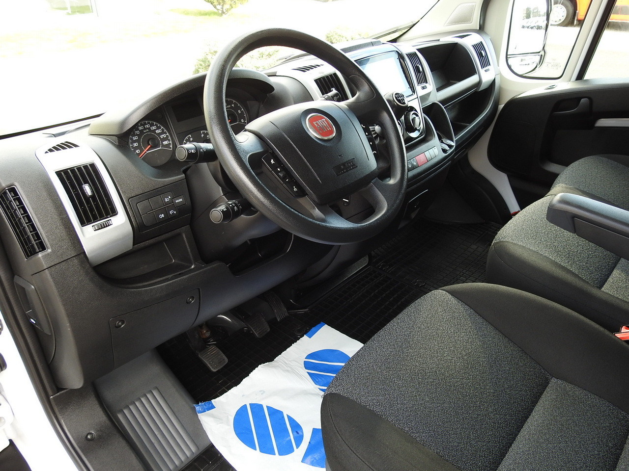 FIAT DUCATO BOX LIFT 8 PALLETS CRUISE CONTROL NAVIGATION LED LIGHTS AIR CONDITIONING 130HP - Closed box van: picture 2 FIAT DUCATO BOX LIFT 8 PALLETS CRUISE CONTROL NAVIGATION LED LIGHTS AIR CONDITIONING 130HP - Closed box van: picture 2