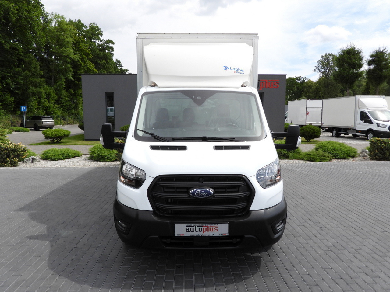 FORD TRANSIT BOX 8 PALLETS CRUISE CONTROL AIR CONDITIONING 130HP - Closed box van: picture 5 FORD TRANSIT BOX 8 PALLETS CRUISE CONTROL AIR CONDITIONING 130HP - Closed box van: picture 5