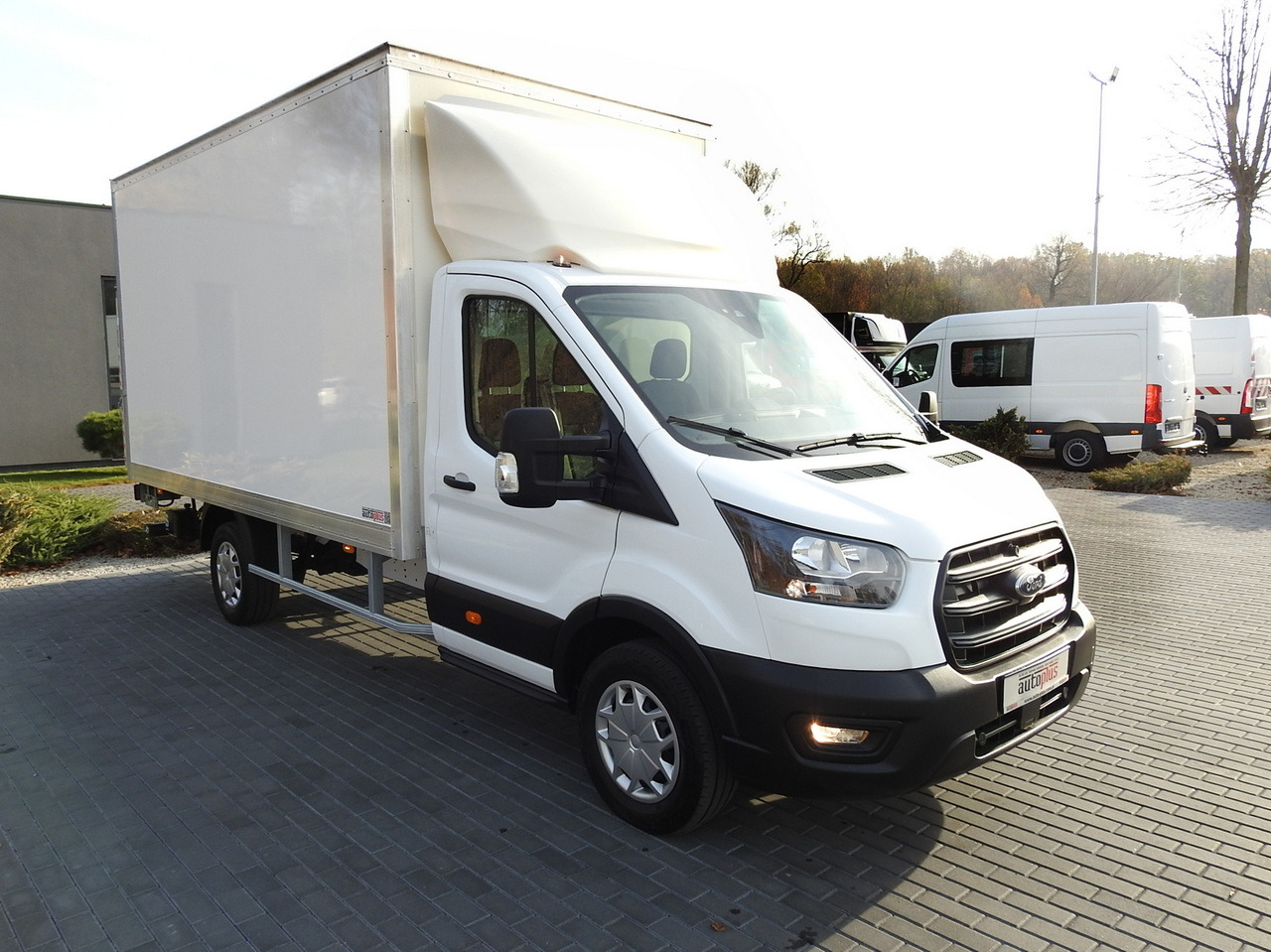 FORD TRANSIT BOX LIFT 8 PALLETS CRUISE CONTROL AIR CONDITIONING 130HP - Closed box van: picture 4 FORD TRANSIT BOX LIFT 8 PALLETS CRUISE CONTROL AIR CONDITIONING 130HP - Closed box van: picture 4