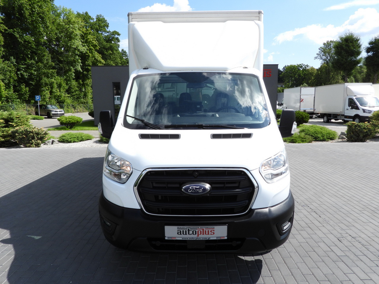 FORD TRANSIT BOX LIFT 8 PALLETS CRUISE CONTROL LED LIGHTS TWIN WHEELS AIR CONDITIONING 130HP - Closed box van: picture 5 FORD TRANSIT BOX LIFT 8 PALLETS CRUISE CONTROL LED LIGHTS TWIN WHEELS AIR CONDITIONING 130HP - Closed box van: picture 5