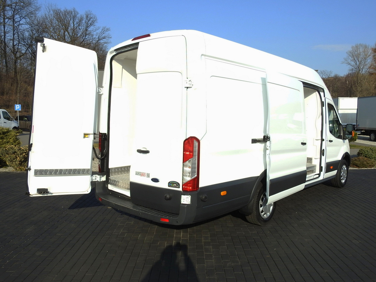 FORD TRANSIT REFRIGERATOR VAN 0°C HEATING FUNCTION CRUISE CONTROL LED LIGHTS AIR CONDITIONING 130HP - Refrigerated delivery van: picture 3 FORD TRANSIT REFRIGERATOR VAN 0°C HEATING FUNCTION CRUISE CONTROL LED LIGHTS AIR CONDITIONING 130HP - Refrigerated delivery van: picture 3