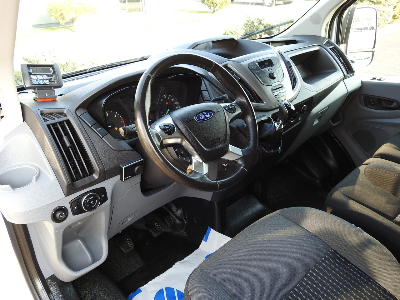 FORD TRANSIT REFRIGERATOR VAN 0°C HEATING FUNCTION CRUISE CONTROL LED LIGHTS AIR CONDITIONING 130HP - Refrigerated delivery van: picture 2 FORD TRANSIT REFRIGERATOR VAN 0°C HEATING FUNCTION CRUISE CONTROL LED LIGHTS AIR CONDITIONING 130HP - Refrigerated delivery van: picture 2