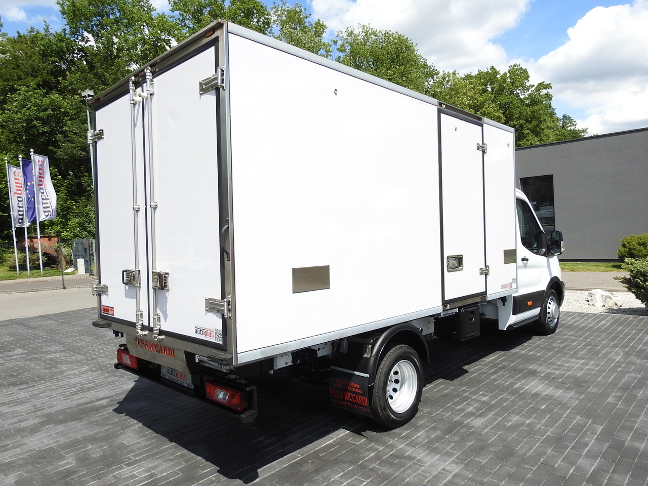 FORD TRANSIT REGRIGERATOR BOX 0*C POWER SUPPLY 230V CRUISE CONTROL AIR CONDITIONING TWIN WHEELS 170HP - Refrigerated delivery van: picture 3 FORD TRANSIT REGRIGERATOR BOX 0*C POWER SUPPLY 230V CRUISE CONTROL AIR CONDITIONING TWIN WHEELS 170HP - Refrigerated delivery van: picture 3