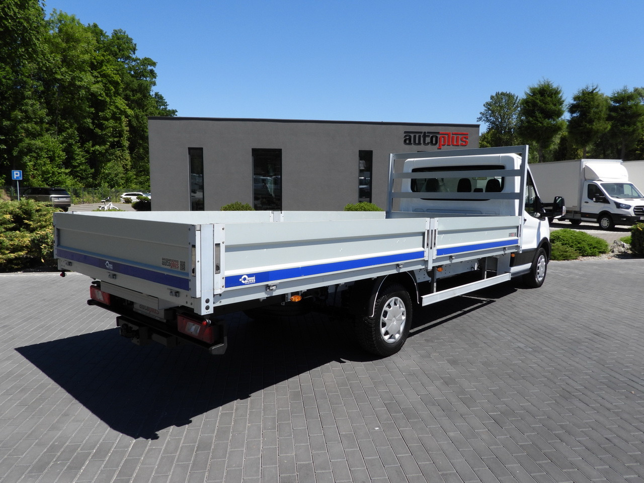 FORD TRANSIT STAKE BODY 10 PALLETS CRUISE CONTROL LED LIGHTS PNEUMATICS AIR CONDITIONING 160HP - Open body delivery van: picture 3 FORD TRANSIT STAKE BODY 10 PALLETS CRUISE CONTROL LED LIGHTS PNEUMATICS AIR CONDITIONING 160HP - Open body delivery van: picture 3