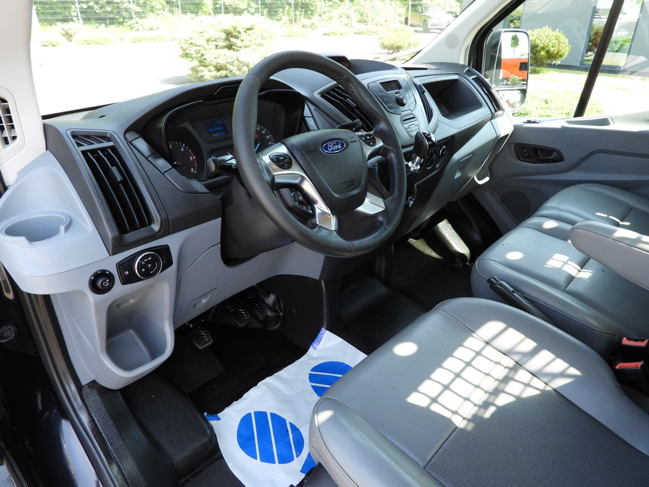 FORD TRANSIT STAKE BODY 8 PALLETS CRUISE CONTROL TWIN WHEELS AIR CONDITIONING 125HP - Open body delivery van: picture 2 FORD TRANSIT STAKE BODY 8 PALLETS CRUISE CONTROL TWIN WHEELS AIR CONDITIONING 125HP - Open body delivery van: picture 2