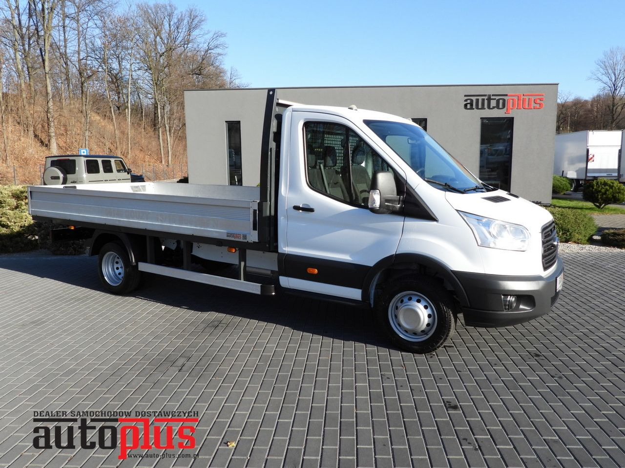 FORD TRANSIT STAKE BODY 8 PALLETS TWIN WHEELS AIR CONDITIONING 155HP - Open body delivery van: picture 1 FORD TRANSIT STAKE BODY 8 PALLETS TWIN WHEELS AIR CONDITIONING 155HP - Open body delivery van: picture 1
