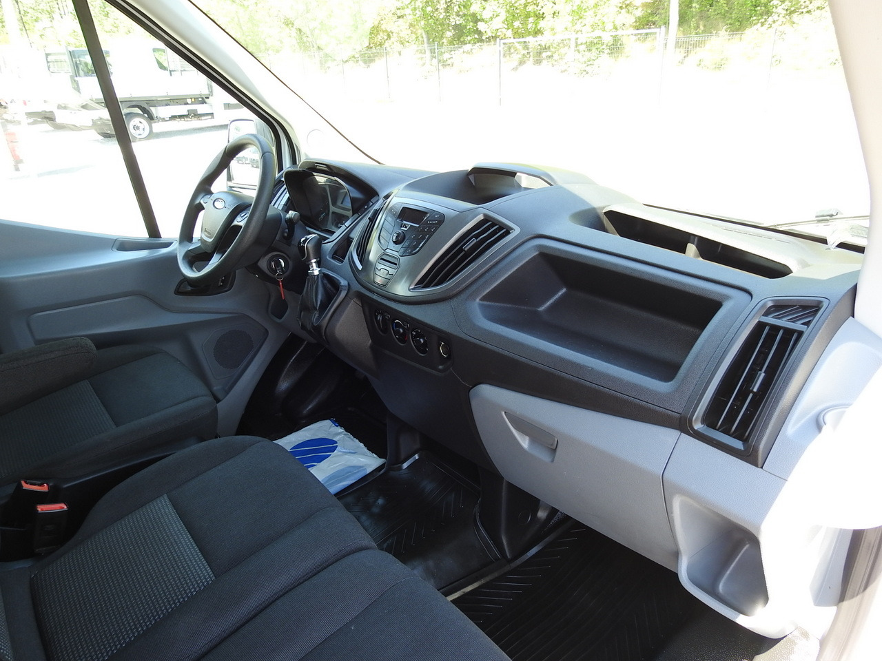 FORD TRANSIT STAKE BODY DOUBLE CABIN DOKA 7 SEATS AIR CONDITIONING  130HP leasing FORD TRANSIT STAKE BODY DOUBLE CABIN DOKA 7 SEATS AIR CONDITIONING  130HP: picture 31