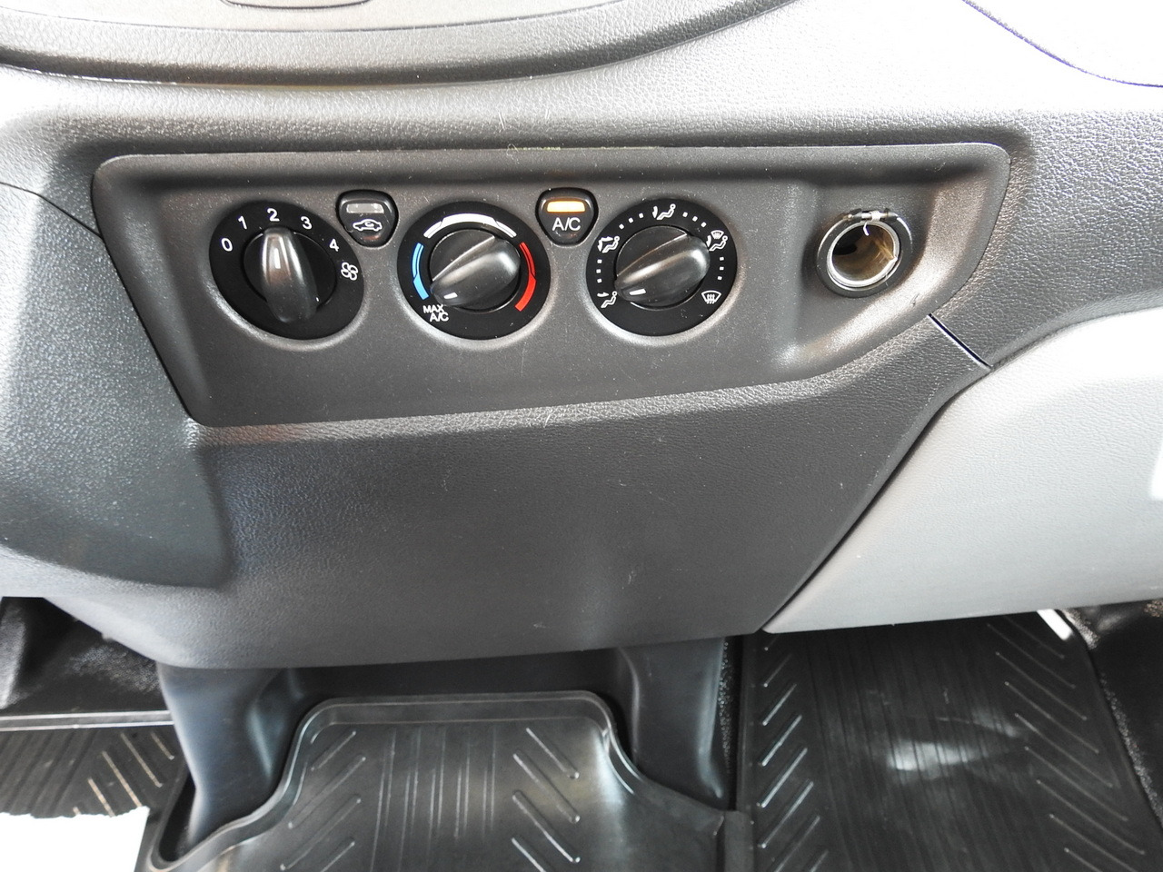 FORD TRANSIT STAKE BODY DOUBLE CABIN DOKA 7 SEATS AIR CONDITIONING  130HP leasing FORD TRANSIT STAKE BODY DOUBLE CABIN DOKA 7 SEATS AIR CONDITIONING  130HP: picture 27