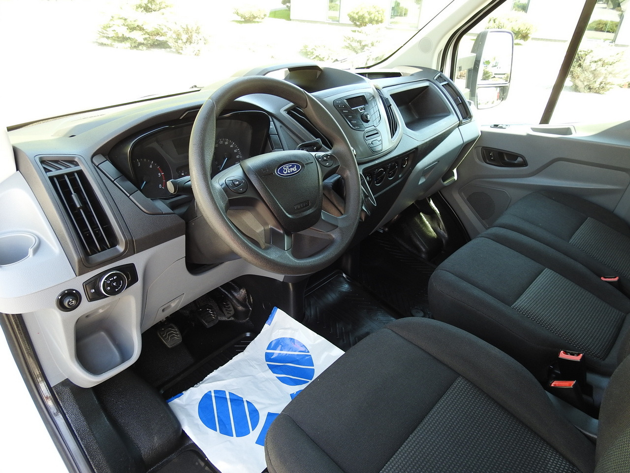 FORD TRANSIT STAKE BODY DOUBLE CABIN DOKA 7 SEATS AIR CONDITIONING 130HP - Open body delivery van: picture 2 FORD TRANSIT STAKE BODY DOUBLE CABIN DOKA 7 SEATS AIR CONDITIONING 130HP - Open body delivery van: picture 2