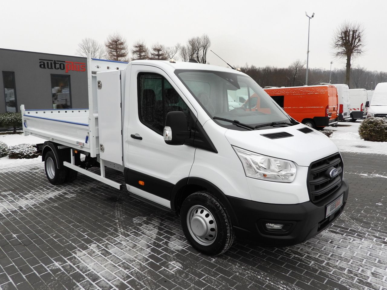 FORD TRANSIT TIPPER CRUISE CONTROL LED LIGHTS TWIN WHEELS AIR CONDITIONING 170HP - Tipper van: picture 4 FORD TRANSIT TIPPER CRUISE CONTROL LED LIGHTS TWIN WHEELS AIR CONDITIONING 170HP - Tipper van: picture 4
